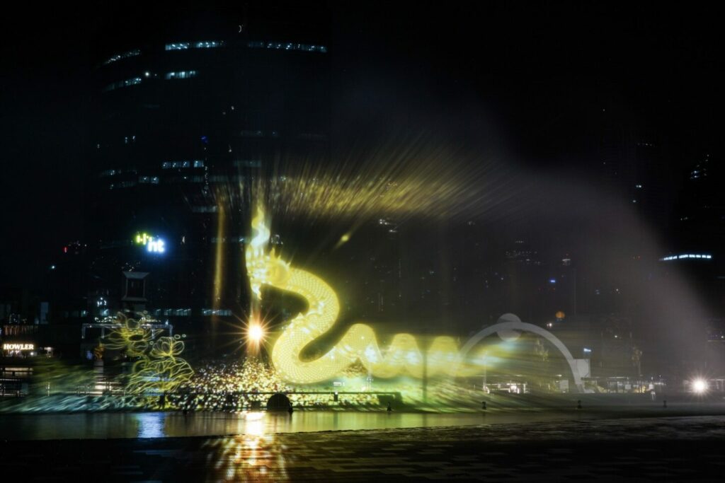 การแสดง ระบำ สายน้ำ ICONIC Multimedia Water Feature