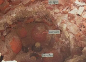 หลุมขุด ใต้ฐานพระวิหาร วัดราชประดิษฐ พบเศษอิฐ ตุ่มสามโคก ไหกระเทียม ไหกระเทียมถมพื้นวัดราชประดิษฐ