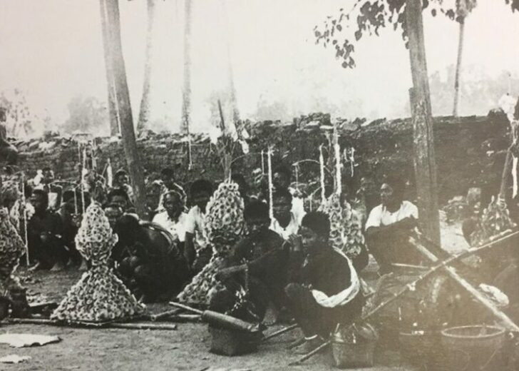 พ.ศ. 2442 ยกเลิกคำว่า “ลาว” เกิดคำว่า “อีสาน” และภาคอีสานนิยม ชาว ลาว นครพนม แห่ประสาทผึ้ง ประกอบเรื่อง คำว่า อีสาน