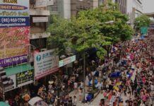 ถนนสีลม บางรัก กรุงเทพ ในเทศกาลสงกรานต์
