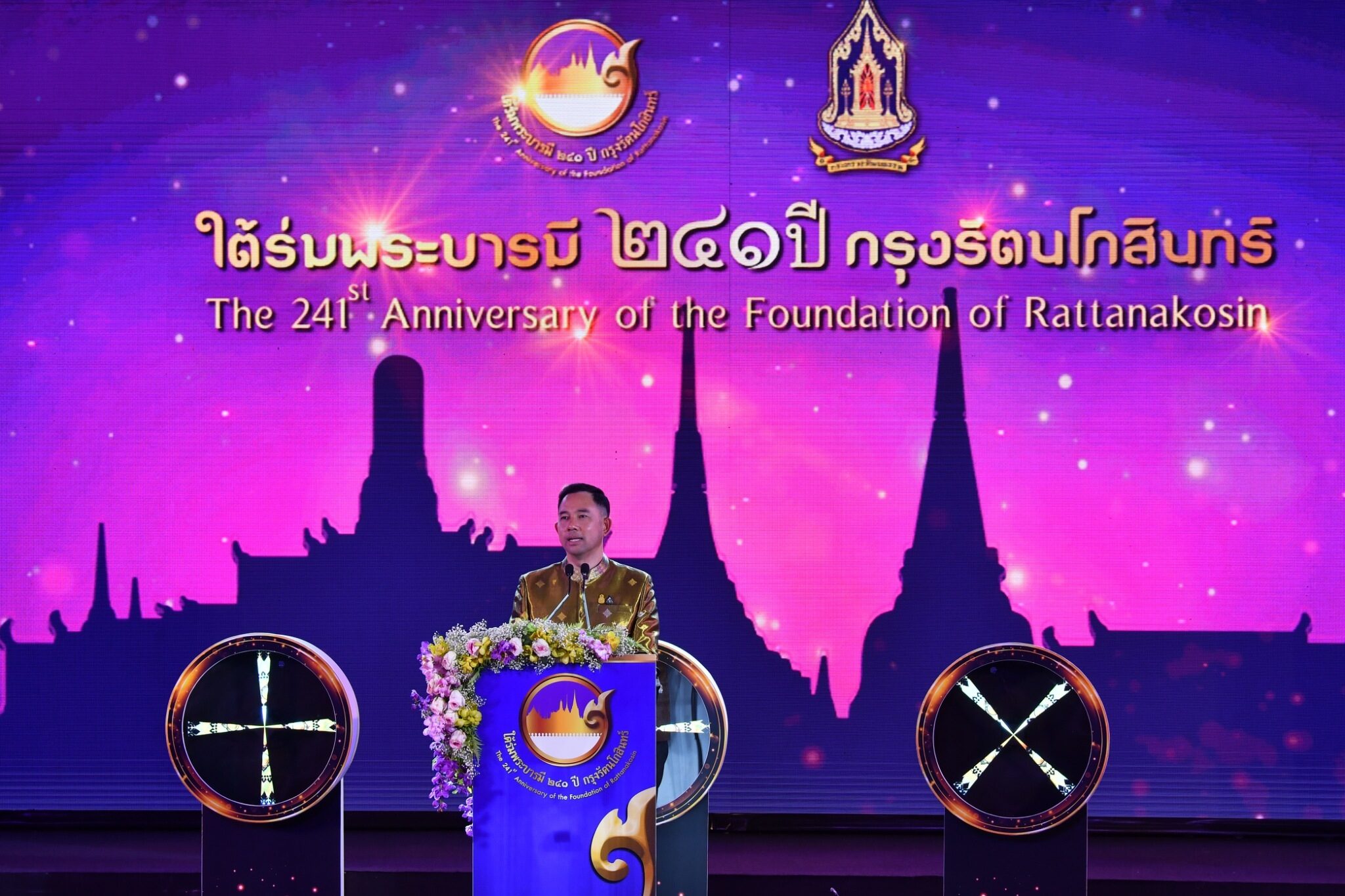 รมว. กระทรวงวัฒนธรรม กล่าวเปิดงาน บนเวที