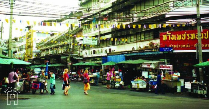 ถนนข้าวสาร คนข้ามถนน ร้านค้า