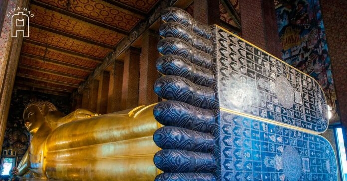 พระพุทธบาท พระพุทธไสยาสน์ประดับมุกลายมงคล 108 วิหารพระนอน วัดพระเชตุพนวิมลมังคลาราม