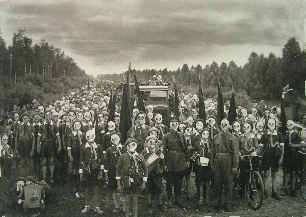 Pioneers Defense Drill Leningrad, USSR 1937 , Photographer Viktor Bulla ยุวชนผู้บุกเบิก แห่งเลนินกราด
