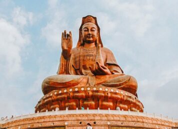 พระโพธิสัตว์กวนอิม หรือ เจ้าแม่กวนอิม