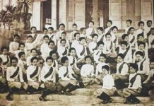 พระภรรยาเจ้า 3 พระองค์ ที่โดยเสด็จฯ รัชกาลที่ 5 ประพาสสิงคโปร์ มีพระองค์ใดบ้าง? สมเด็จพระบรมราชินีนาถ สมเด็จพระบรมราชเทวี และพระอัครราชเทวี พร้อมด้วยเจ้าจอมมารดา และเจ้าจอม ณ อัฒจันทร์ พระที่นั่งวิมานเมฆ พระภรรยาเจ้า 3 พระองค์ 8 พระสนม-พระกำนัล