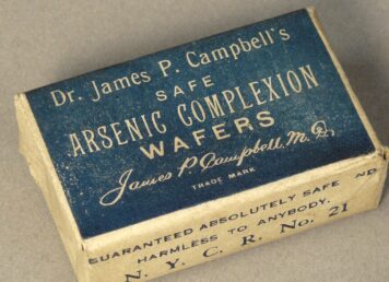 กล่อง เวเฟอร์สารหนู เวเฟอร์สารหนู (Arsenic complexion wafers) การกินเวเฟอร์สารหนู