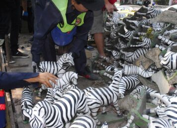 เก็บกวาด ถนน