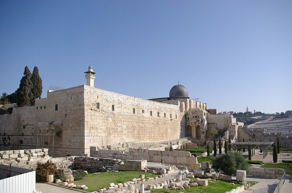 มัสยิดอัล-อักซอ เยรูซาเลม ทิศตะวันตก คือ กำแพงร่ำไห้