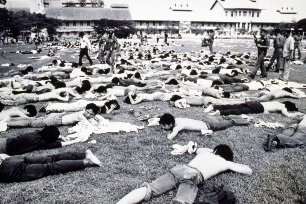 มหาวิทยาลัยธรรมศาสตร์ เหตุการณ์ 6 ตุลา 2519 เพลงหนักแผ่นดิน