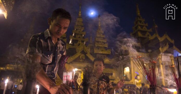ภาพปก-พม่า ชาวบ้าน จุดเทียน ที่ เจดีย์ชเวดากอง นคร ย่างกุ้ง ประเทศ พม่า เมียนมา