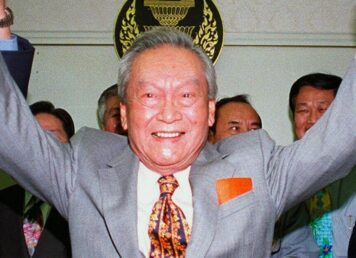 พลเอก ชาติชาย ชุณหะวัณ ประกอบเรื่อง ฉายา บุฟเฟ่ต์คาบิเนต