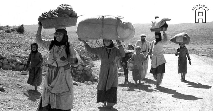 ชาว อาหรับ ปาเลสไตน์ อพยพ ออกจาก หมู่บ้าน เมื่อ กองทหาร อิสราเอล บุก เข้าใกล้