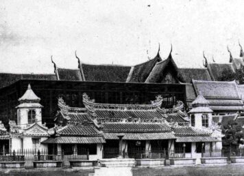 เก๋งกรงนก ด้านใต้ พระที่นั่งอมรินทรวินิจฉัย วังหลวง