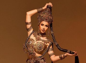 แอนโทเนีย โพซิ้ว มิสยูนิเวิร์ส ประเทศไทย สวมใส่ชุด เทพธิดาอาณาจักรอยุธยา หรือ พระแม่ธรณี บน เวทีประกวด Miss Universe 2023