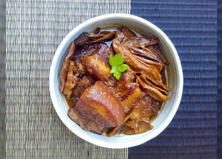 ที่มาของหมูหอง (ฮ้อง) แกงหน่อไม้แห้ง อาหารถิ่นที่คนภูเก็ตภูมิใจว่าอร่อย-มีเอกลักษณ์ หมูหอง หมูฮ้อง
