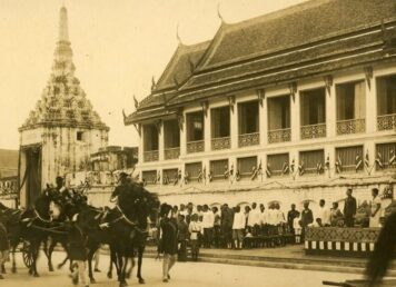 รัชกาลที่ 7 และ สมเด็จพระราชินี เสด็จพระราชดำเนิน งานฉลองรัฐธรรมนูญ