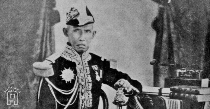 พระบาทสมเด็จพระปิ่นเกล้าเจ้าอยู่หัว ในชุด ทหารเรือ ประทับ พระบวรราชวัง 7 มกราคม สวรรคต