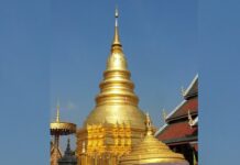เจดีย์ทรงระฆังของล้านนา ที่ วัดพระธาตุหริภุญชัย วรมหาวิหาร จ. ลำพูน