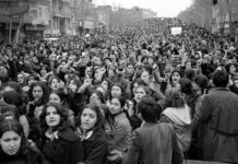 ผู้หญิงอิหร่าน ต่อต้าน บังคับสวมฮิญาบ ของ โคมัยนี