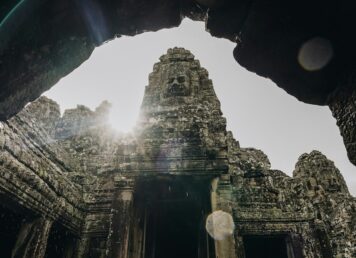 ปราสาทบายน ศูนย์กลาง อำนาจ พระเจ้าชัยวรมันที่ 7 กษัตริย์ แห่ง อาณาจักรขอม พระเจ้าแตงหวาน