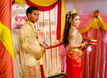 พิธีแต่งงานชาวกัมพูชา ตามความเชื่อ พระทอง-นางนาค ตำนานเขมรโบราณ พระทอง-นางนาค