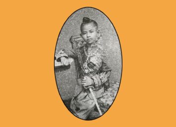 มเด็จพระบรมโอรสาธิราช เจ้าฟ้ามหาวชิรุณหิศ สยามมกุฎราชกุมาร ทรงเครื่องแบบเต็มยศนายร้อยโท นายทหารพิเศษ แห่งกรมทหารมหาดเล็กรักษาพระองค์ ลูก ใน รัชกาลที่ 5 เจ้าฟ้ามหาวชิรุณหิศ มกุฎราชกุมาร