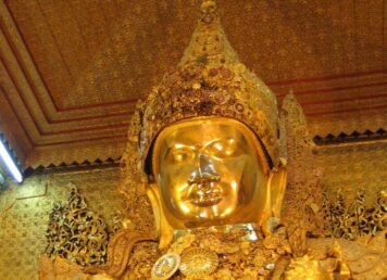 พระมหามัยมุนี เมืองมัณฑเล ม่า พระพุทธรูปมีชีวิต พระมหามัยมุนี พระพุทธรูปพม่า