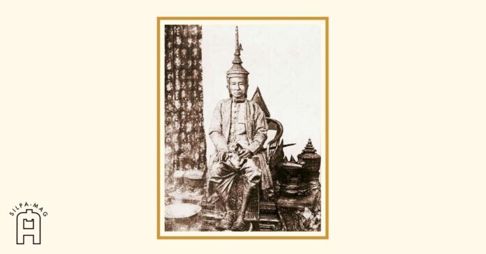 พระบาทสมเด็จพระจอมเกล้าเจ้าอยู่หัว เมื่อคราว พระราชพิธีบรมราชาภิเษก พุทธศักราช 2394 ทรงสวม พระมหาพิชัยมงกุฎ