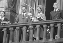 สมเด็จพระนางเจ้าสิริกิติ์ พระบรมราชินีนาถ พระบรมราชชนนีพันปีหลวง และ รัชกาลที่ 9