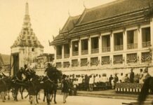 พระบาทสมเด็จพระปกเกล้าเจ้าอยู่หัว และสมเด็จพระนางเจ้ารำไพพรรณี พระบรมราชินี ถนนสนามไชย 1 ใน 4 ถนนสำคัญ ล้อมรอบพระบรมมหาราชวัง