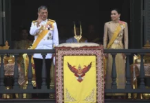 “พระที่นั่งสุทไธสวรรย์ปราสาท” กับสีหบัญชรสำหรับให้ประชาชนเฝ้าในโอกาสสำคัญ