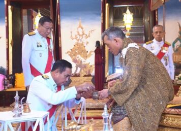 ผู้ถวายน้ำอภิเษก