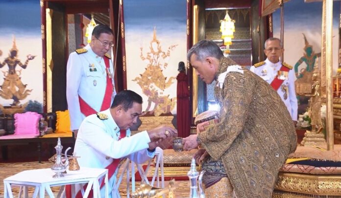 ผู้ถวายน้ำอภิเษก