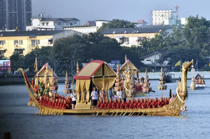 ขบวนพยุหยาตราทางชลมารคเลียบพระนคร