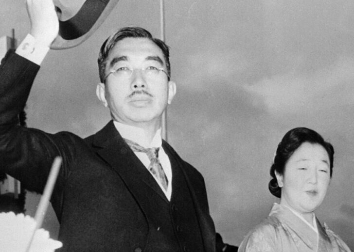 15 สิงหาคม 1945 : “จักรพรรดิฮิโรฮิโตะ” ประกาศยอมแพ้สงครามอย่างไม่มีเงื่อนไข จักรพรรดิฮิโรฮิโตะ จักรพรรดินีนากาโกะ ญี่ปุ่น 15 สิงหาคม 1945