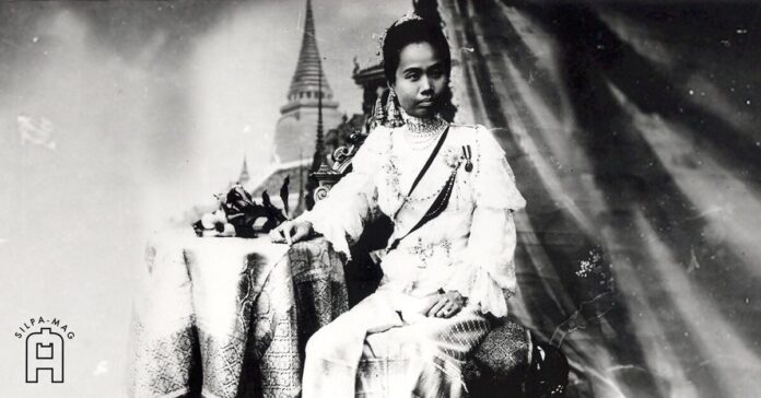 เจ้าดารารัศมี พระราชชายา พระนาม ว่า อึ่ง เจ้าดารารัศมีสิ้นพระชนม์ รัชกาลที่ 5 ตรัส ลูกเขาควรจะเป็นเจ้าฟ้า พระนางวิกตอเรียขอเจ้าดารารัศมีเป็นบุตรบุญธรรม