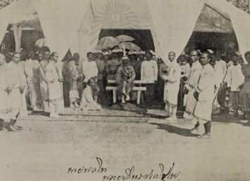 พระยายืนชิงช้า ในพิธีโล้ชิงช้า