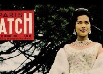 สมเด็จพระนางเจ้าสิริกิติ์ พระบรมราชินีนาถในรัชกาลที่ 9 สมเด็จพระพันปีหลวง ทรงใช้ ฉลองพระองค์ เป็นเครื่องมือการทูต