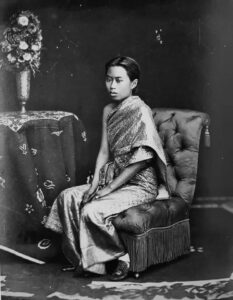 พระอรรคชายาเธอ พระองค์เจ้าเสาวภาคนารีรัตน์ พระเชษฐภคินี พระวิมาดาเธอฯ กรมพระสุทธาสินีนาฏ