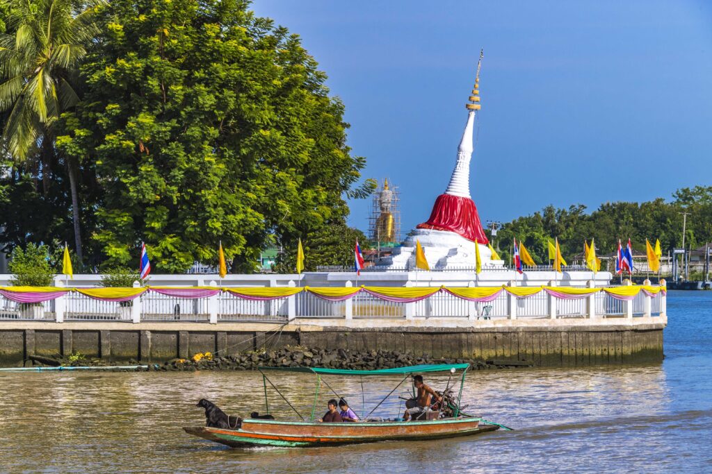 พระเจดีย์มุเตา เจดีย์เอียง วัดปรมัยยิกาวาส เกาะเกร็ด