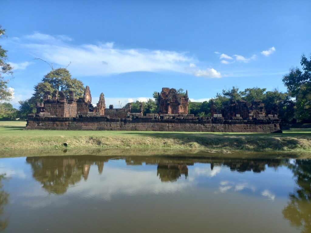 ปราสาทเปือยน้อย