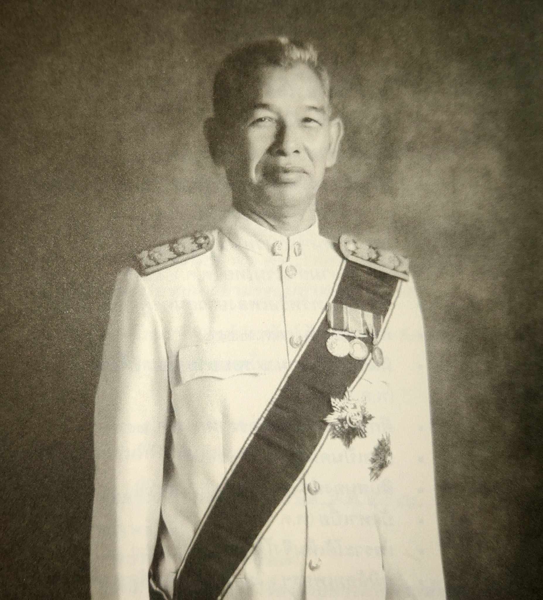 ศาสตราภิชาน ล้อม เพ็งแก้ว