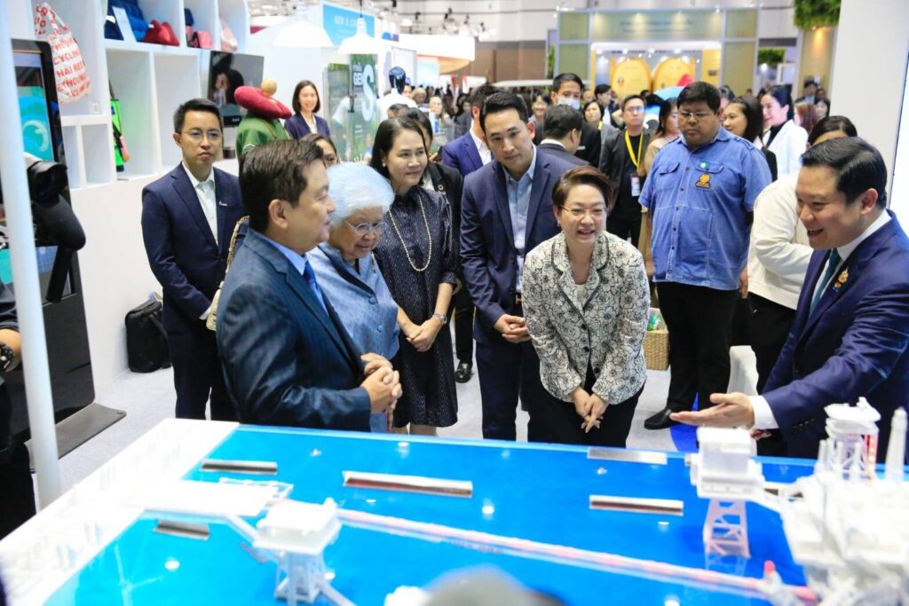 Sustainability Expo 2024 SX 2024 ท่านผู้หญิงบุตรี วีระไวทยะ และ ฐาปน สิริวัฒนภักดี ประธานเจ้าหน้าที่บริหาร บริษัท ไทยเบฟเวอเรจ จำกัด (มหาชน)