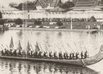 เรือพระที่นั่ง ศรีสุพรรณหงส์ เรือพระที่นั่งศรีสุพรรณหงส์ เรือพระที่นั่งลำทรง กระบวนพยุหยาตราทางชลมารคเลียบพระนครร พระราชพิธีบรมราชาภิเษกสมโภช นาวาโท พระอรณพนาวาณัติก์ (ลออ มหาศร)
