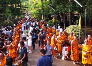 วันมหาปวารณา วัดในศาสนาพุทธ