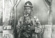 รัชกาลที่ 4 ทรงอุ้ม เจ้าฟ้าจันทรมณฑล สมเด็จพระเจ้าลูกเธอ เจ้าฟ้าจันทรมณฑล โสภณภควดี