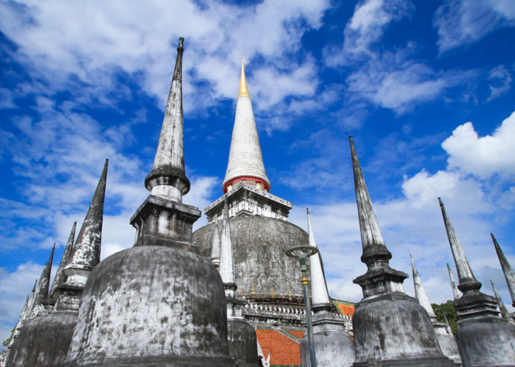 “วัดมหาธาตุ” ในประเทศไทยมีกี่แห่ง อยู่ไหนบ้าง? เจดีย์รอบองค์พระบรมธาตุเจดีย์ วัดพระมหาธาตุวรมหาวิหาจังหวัดนครศรีธรรมราช วัดมหาธาตุในประเทศไทย