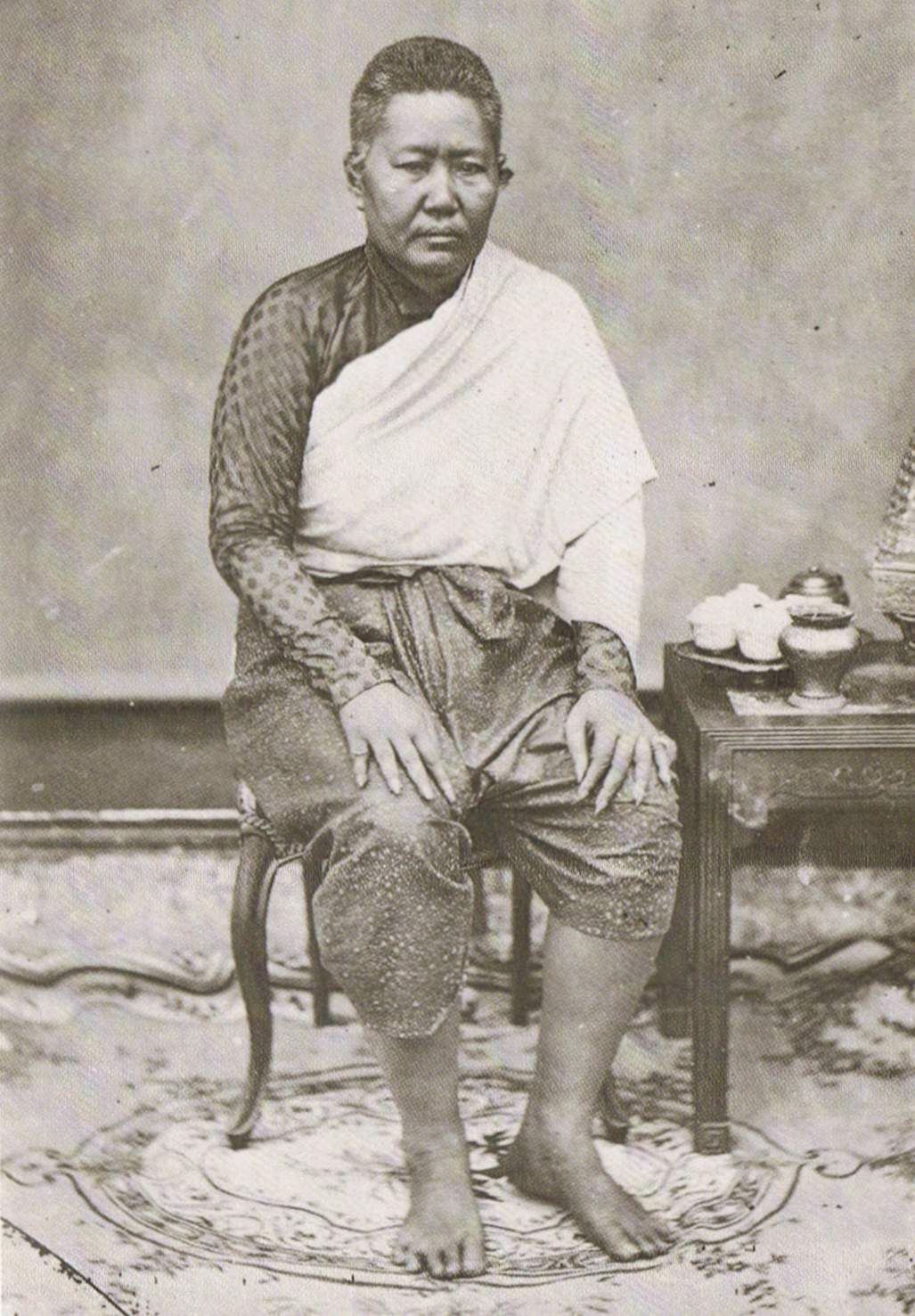 สมเด็จพระบรมราชมาตามหัยิกาเธอ กรมพระยาสุดารัตนราชประยูร พระพี่เลี้ยง หม่อมเจ้าผ่อง พพระธิดา รัชกาลที่ 5 กับ เจ้าจอมมารดาแข