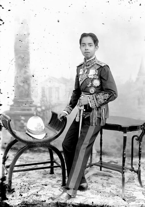 สมเด็จพระอนุชาธิราช เจ้าฟ้าอัษฎางค์เดชาวุธ กรมหลวงนครราชสีมา หม่อมแผ้ว ชายาในเจ้าฟ้าอัษฎางค์เดชาวุธ
